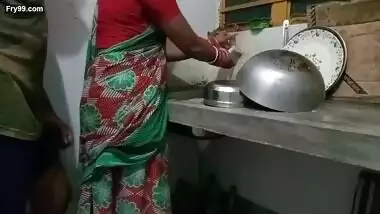 Kitchen Me Kaam Kar Rhi Saali Ko Jabardasti Choda Bedroom Me