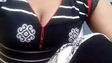 Mature bhabi taking full brinjal inside pussy