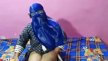 Indian girl hard finger outdoor sex