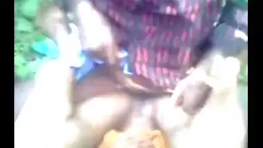 Desi sex mms clip of village bhabhi fucked by neighbor in jungle