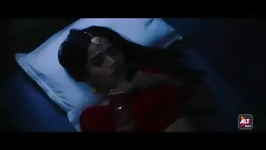 Aparna Bajpai as Desi Dulhan