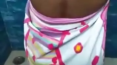 Big boobs desi bathing beauty indian sex video