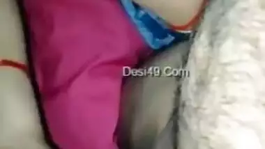 Sexy desi bhabhi handjobb and boobs press