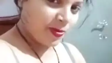 Hot slutty Bhabhi undressed selfie video