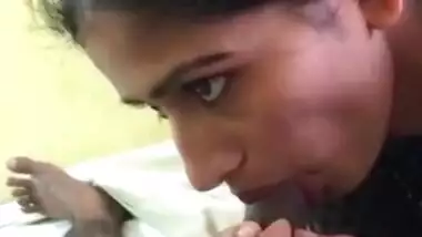 Horny Desi college girl’s hot dick sucking video