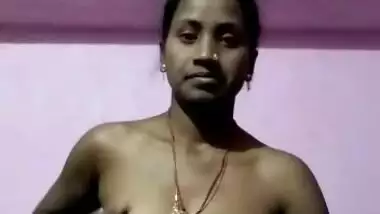 Unsatisfied Desi Bhabhi masturbating pussy with a toothbrush video