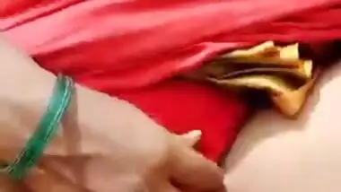 Bhabhi Showing her Pussy