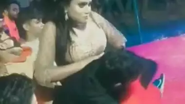 Wwxxx0 - Sexy bihari public dance show indian sex video