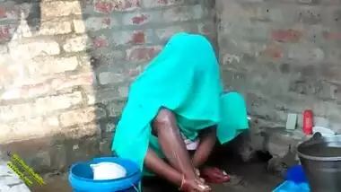 Indian Village Desi Bathing Video In Hindi Desi Radhika