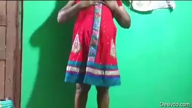 Desi village aunty show her body