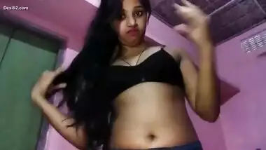 Desi cute village bhabi show her big boobs selfie video