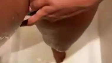 Raya Rai: Shower Piss & Cumshot