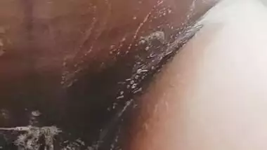 ප්‍රෙග්න්ට් අක්කා මයිල් බාන ගමන් Pregnant Wife Shaving Her Pussy - Sri Lankan