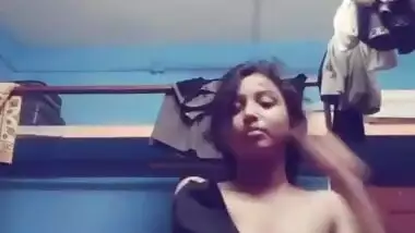 Sweet Desi Gf Showing Boobies