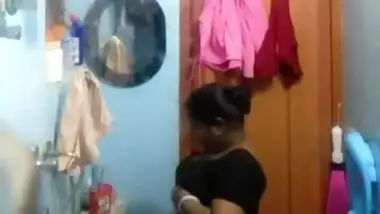 Exclusive- Big Boob Desi Bhabhi Bathing Video Record By Hidden Cam