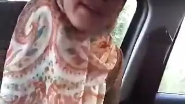 egypt hijab playing in car