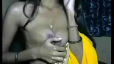 Hot boobs crushing video of a slim bhabhi