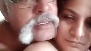 Big dick Indian uncle blowjob sex with younger girl