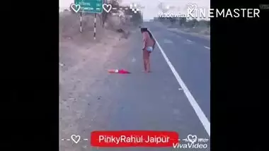 Pink Rahul Jaipur - Daring wife stripping nude on highway