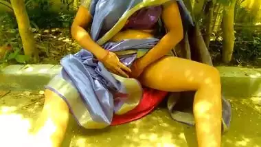 Desi beautiful bhbai fingering pussy