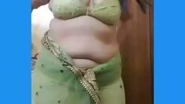 Big ass bhabi navel show in saree