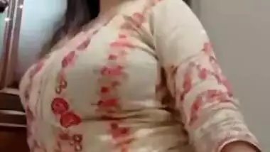 380px x 214px - Kapde utarne wali sal ki ladkiyon ki sexy video hindi indian sex videos on  Xxxindiansporn.com