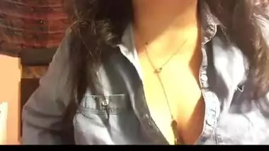 Sexy Indian with Big Boobs Seduces Lover with Dirty Talk of Giving BJ