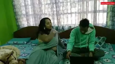 Chubby wife seduces her husband and fucks in Desi sex