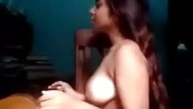 Desi man enjoys watching his girlfriend fingering her pussy on cam