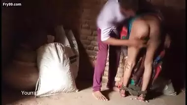 Village ki bhabhi ko din me pel diya