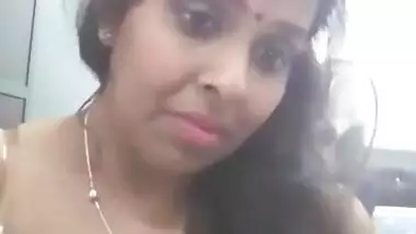 Desi Bhabhi Enjoying Smoke