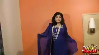 Desi pretty Rupali using a toy masturbating