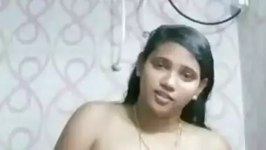 Exclusive- Sexy Indian Girl Bathing