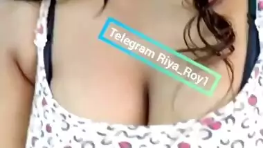 Desi Girl Riya Shows Nude Body with Dirty Bangla Talking