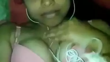 Desi cute girl show her big boob