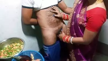 Ladki Ne Kitchen Me Land Hilaya - Handjob In Kitchen