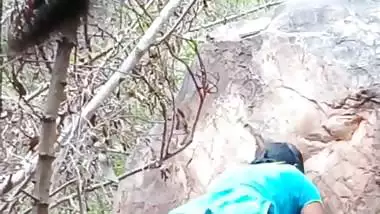 Crazy guy shoots his outdoor sex MMS with a whore