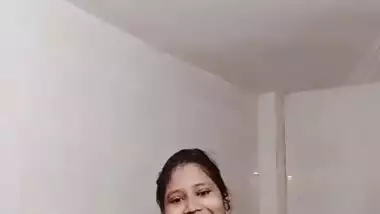 Desi Girl Bathing