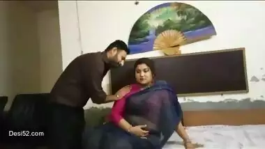 Desi bbw aunty romance with husband best friend