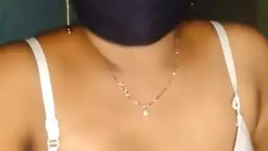 Tamil sex aunty private cam showing her nudity