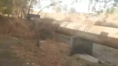 Horny man fucks a desi randi in a plastic hut on the road