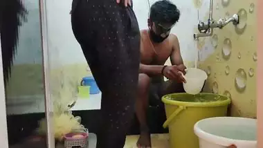 Mene meri amateur ke sath pehli baar shower...