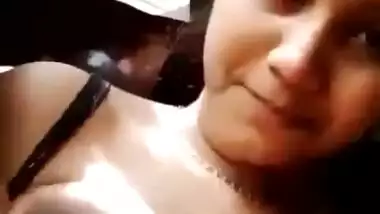 Cute Desi girl Shows Her Boobs