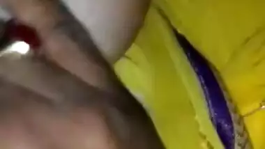 Desi Bhabhi Boobs Show In Saree