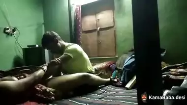 Desi husband fingers wife’s pussy before hard sex