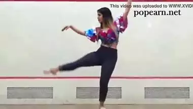 desi girl in tight leggings sexy dance on deewani mastani song