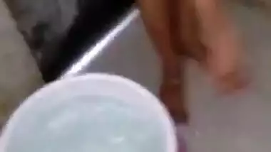 Desi wife Anu body nude and pissing