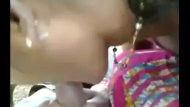 Village bhabhi’s outdoor blowjob leaked mms