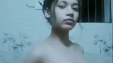Topless video making of hot viral Indian girlfriend