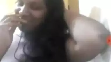 Sl aunty on video call